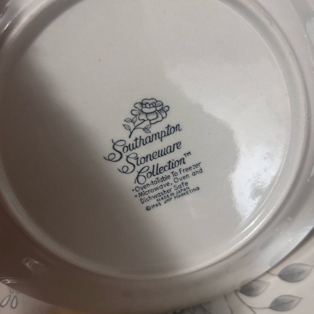 Southampton Stoneware Plate
